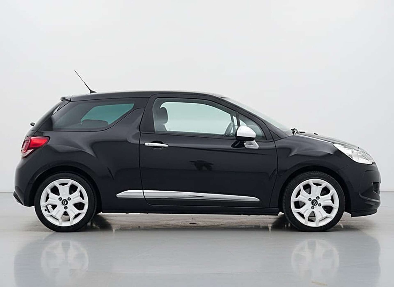 Used Citroen DS3 2010 for sale - 77953397: Photo 8