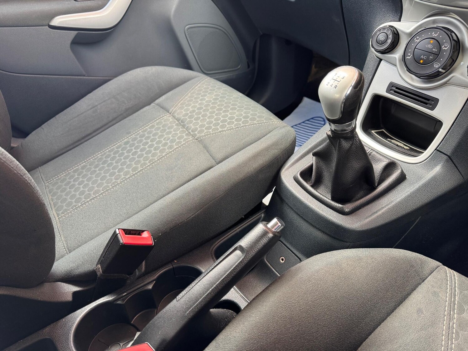 Used Ford Fiesta 2010 for sale - 78058547: Photo 44