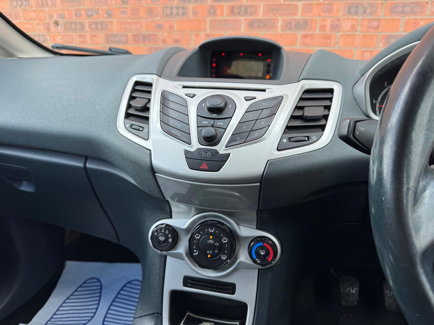 Used Ford Fiesta 2010 for sale - 78058547: Photo 48