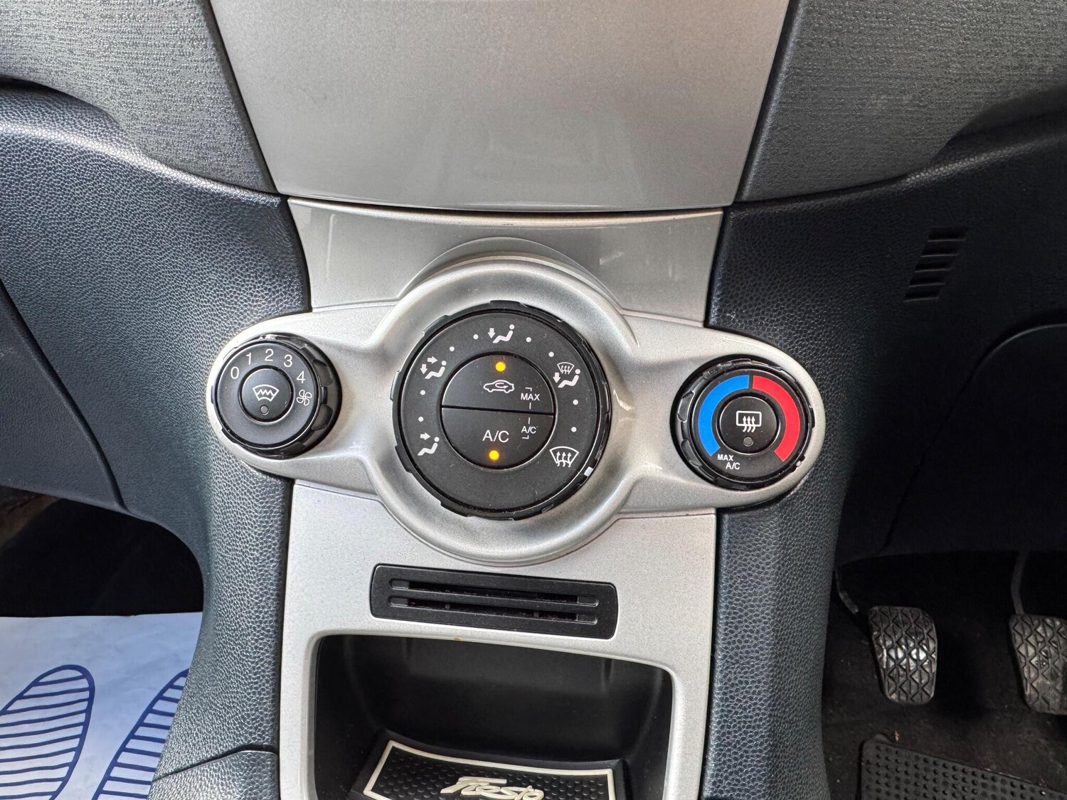 Used Ford Fiesta 2010 for sale - 78058547: Photo 49