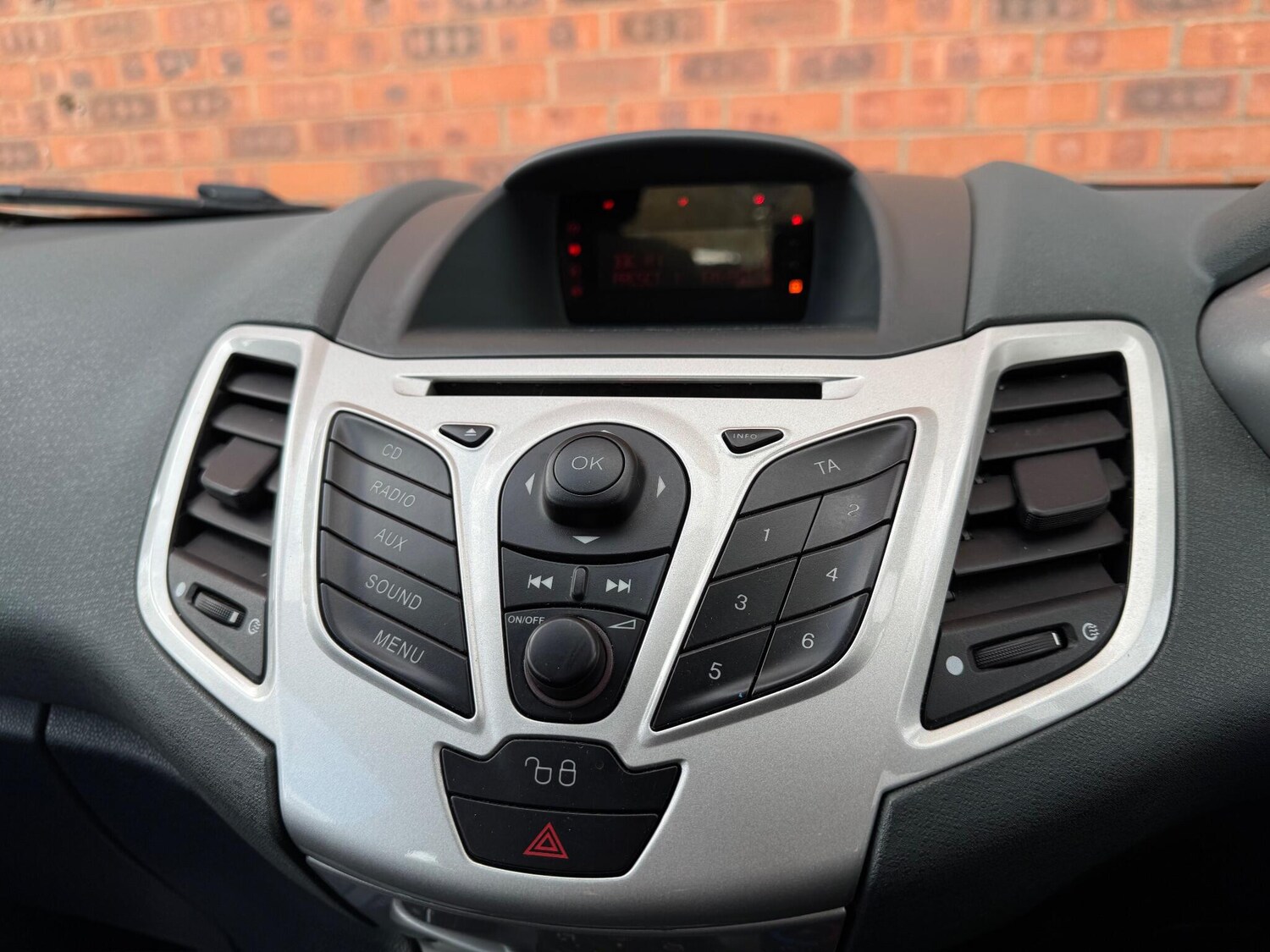 Used Ford Fiesta 2010 for sale - 78058547: Photo 50