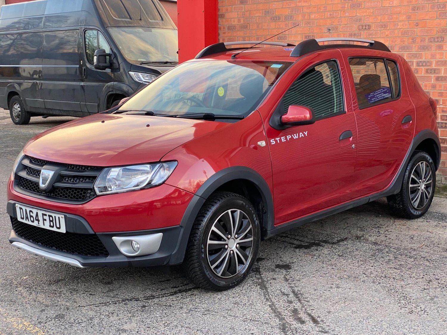 Used Dacia Sandero Stepway 2014 for sale - 77098063: Photo 2