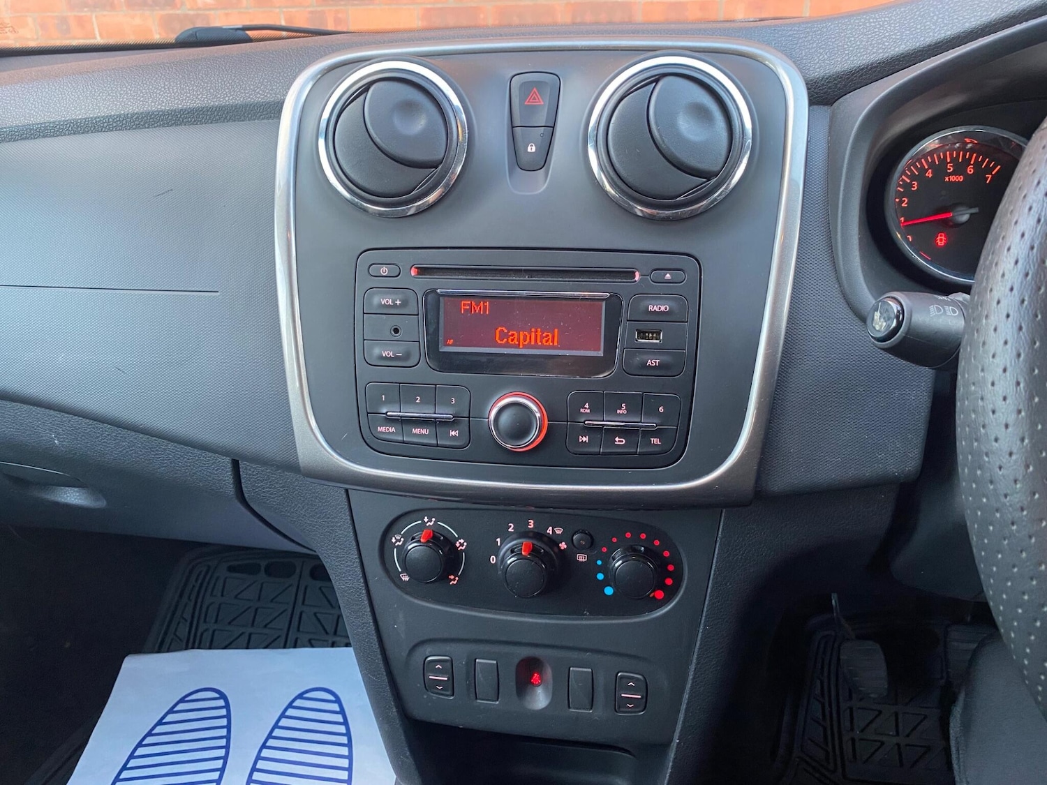 Used Dacia Sandero Stepway 2014 for sale - 77098063: Photo 23