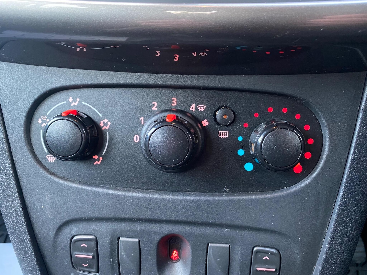 Used Dacia Sandero Stepway 2014 for sale - 77098063: Photo 25