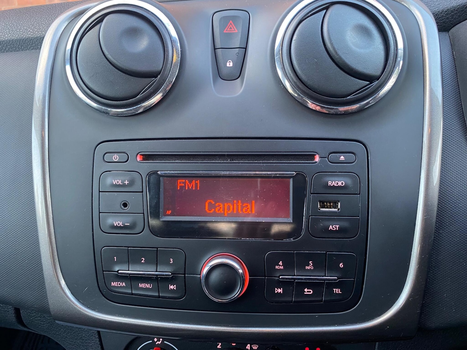 Used Dacia Sandero Stepway 2014 for sale - 77098063: Photo 26