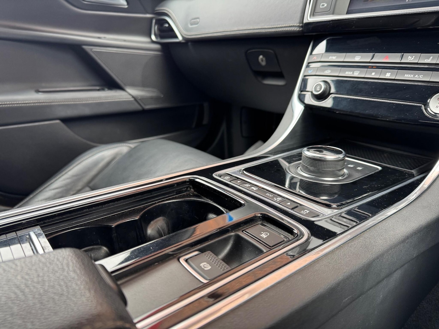 Used Jaguar XE 2017 for sale - 77411385: Photo 31