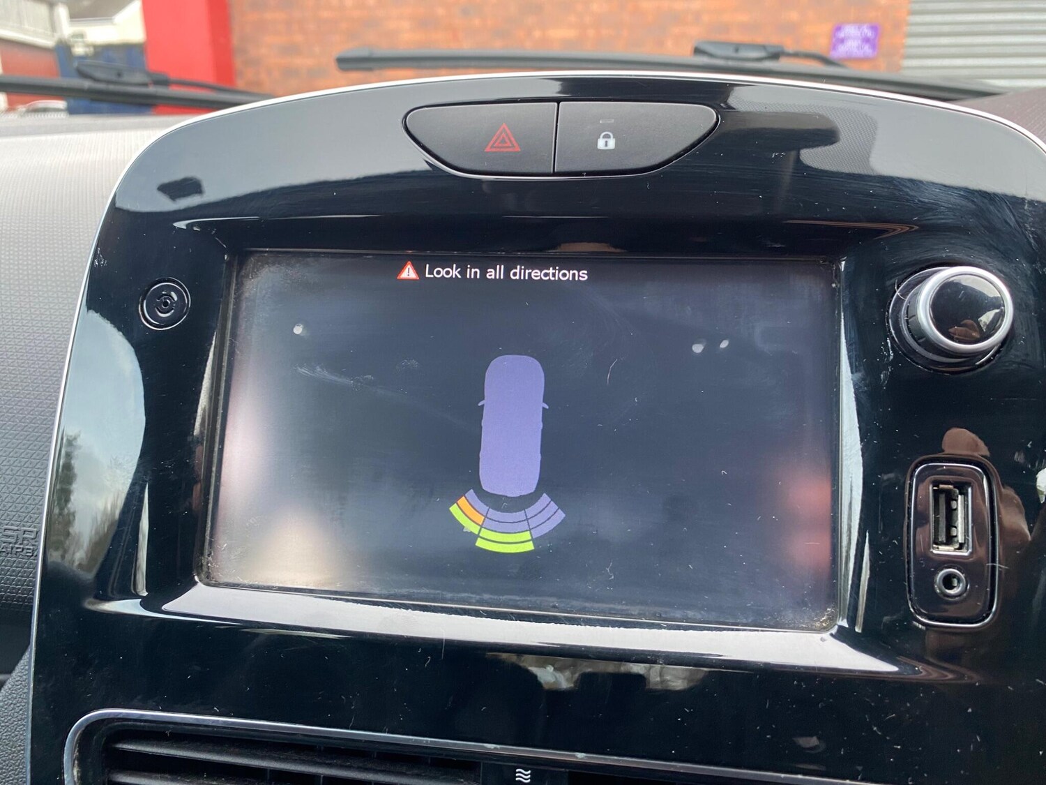 Used Renault Clio 2017 for sale - 76671555: Photo 41