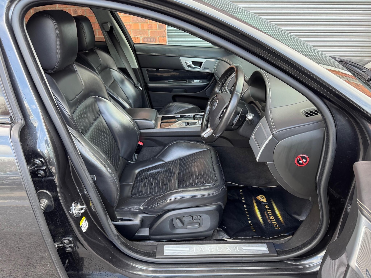 Used Jaguar XF 2013 for sale - 77647052: Photo 12