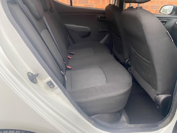 Used Hyundai i10 2011 for sale - 73095980: Photo 16