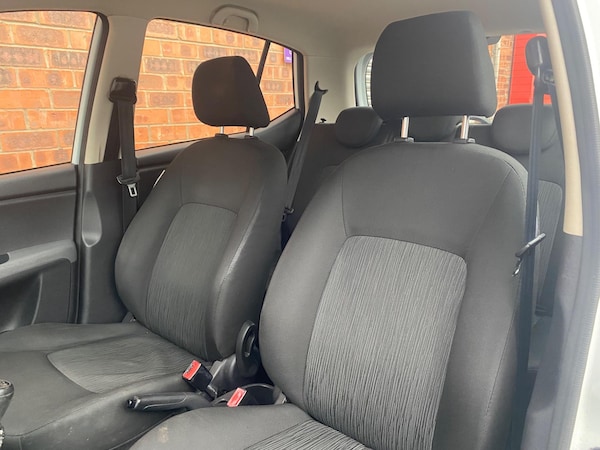 Used Hyundai i10 2011 for sale - 73095980: Photo 32