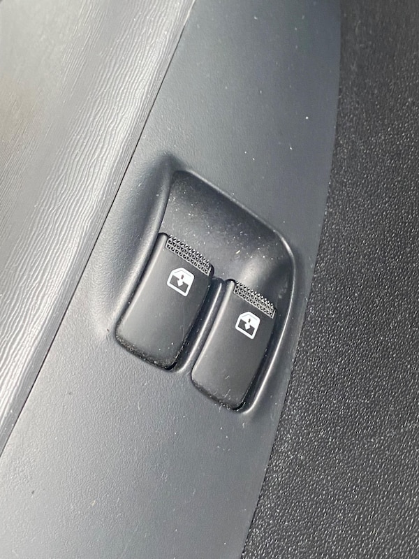 Used Hyundai i10 2011 for sale - 73095980: Photo 37