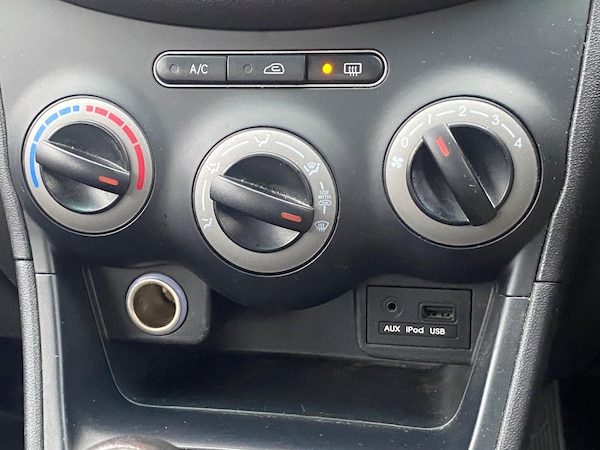Used Hyundai i10 2011 for sale - 73095980: Photo 47