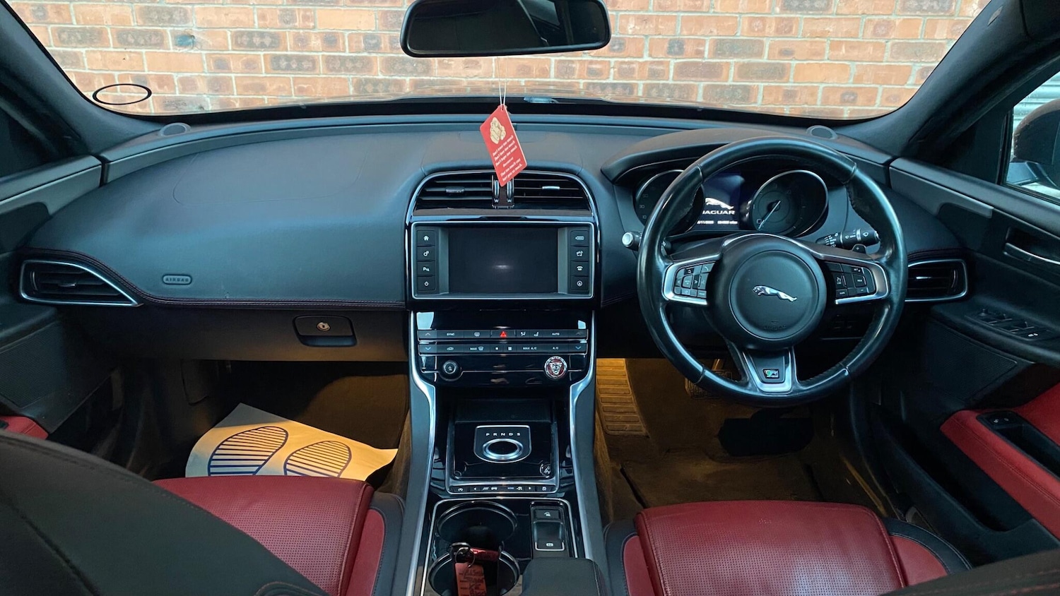 Used Jaguar XE 2016 for sale - 76671320: Photo 16