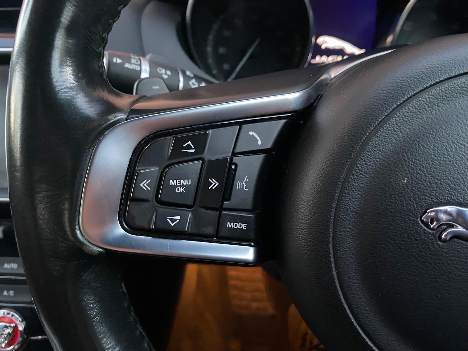 Used Jaguar XE 2016 for sale - 76671320: Photo 20