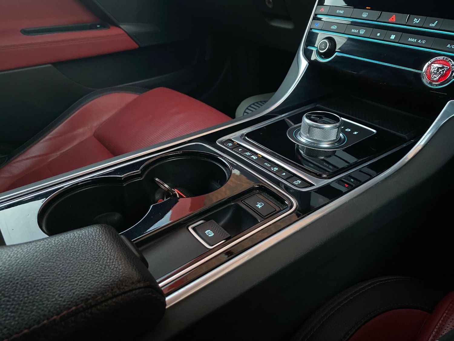 Used Jaguar XE 2016 for sale - 76671320: Photo 28