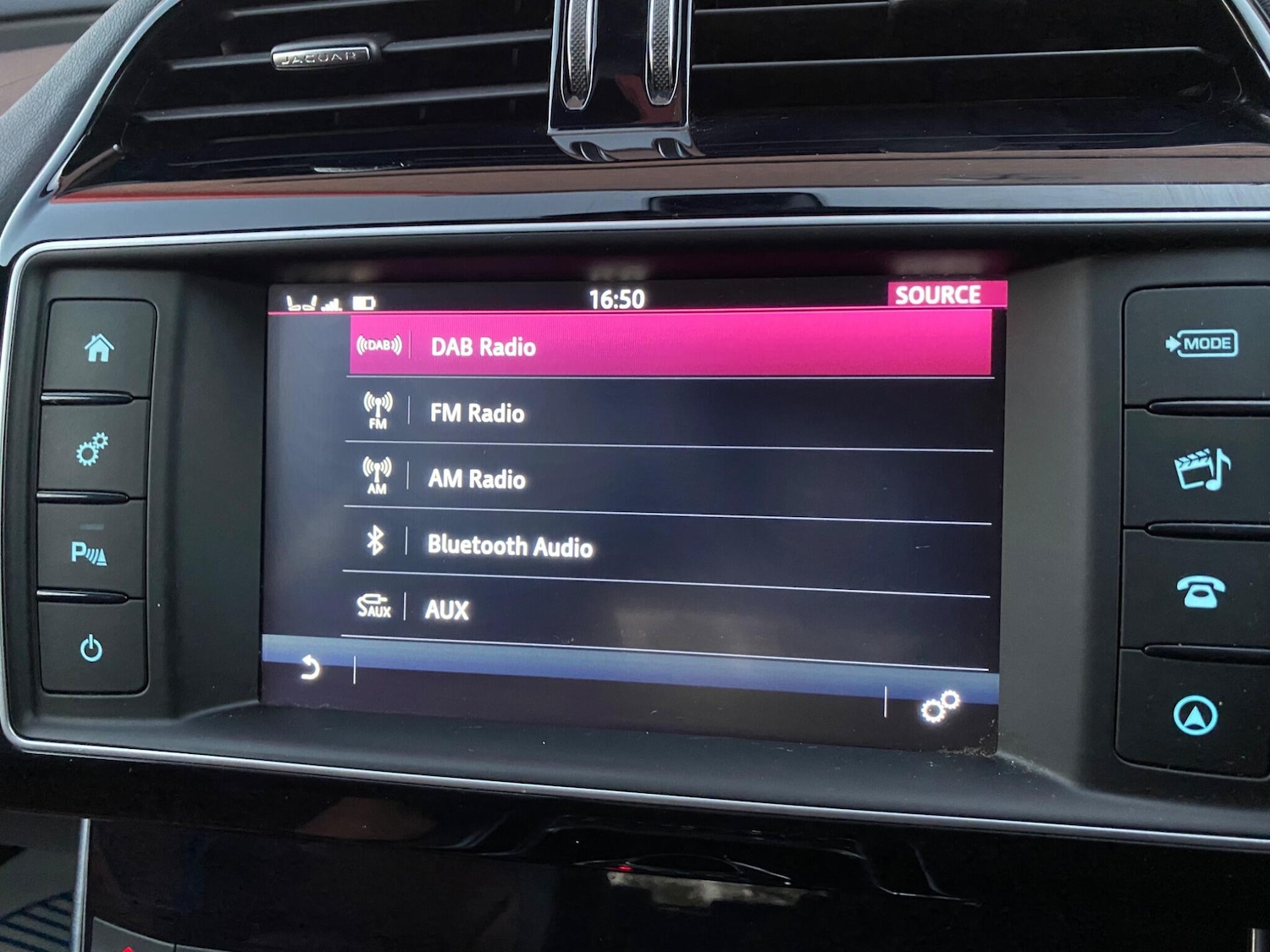 Used Jaguar XE 2016 for sale - 76671320: Photo 36