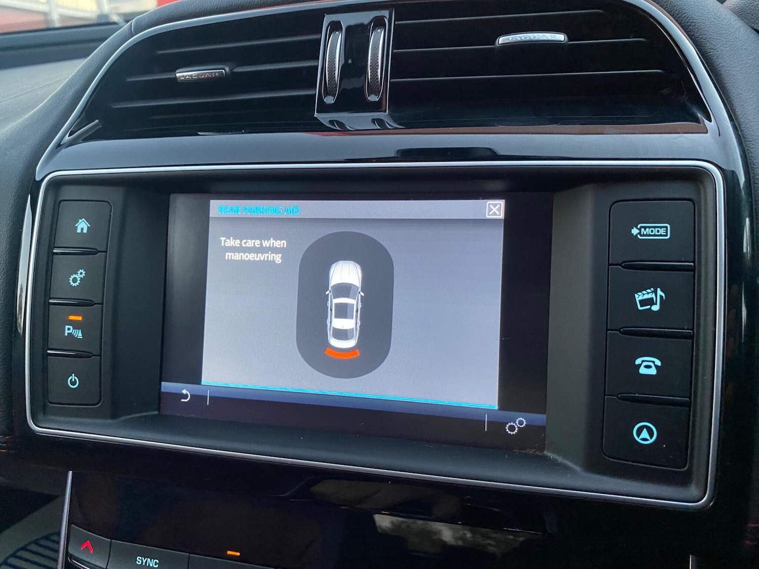 Used Jaguar XE 2016 for sale - 76671320: Photo 42