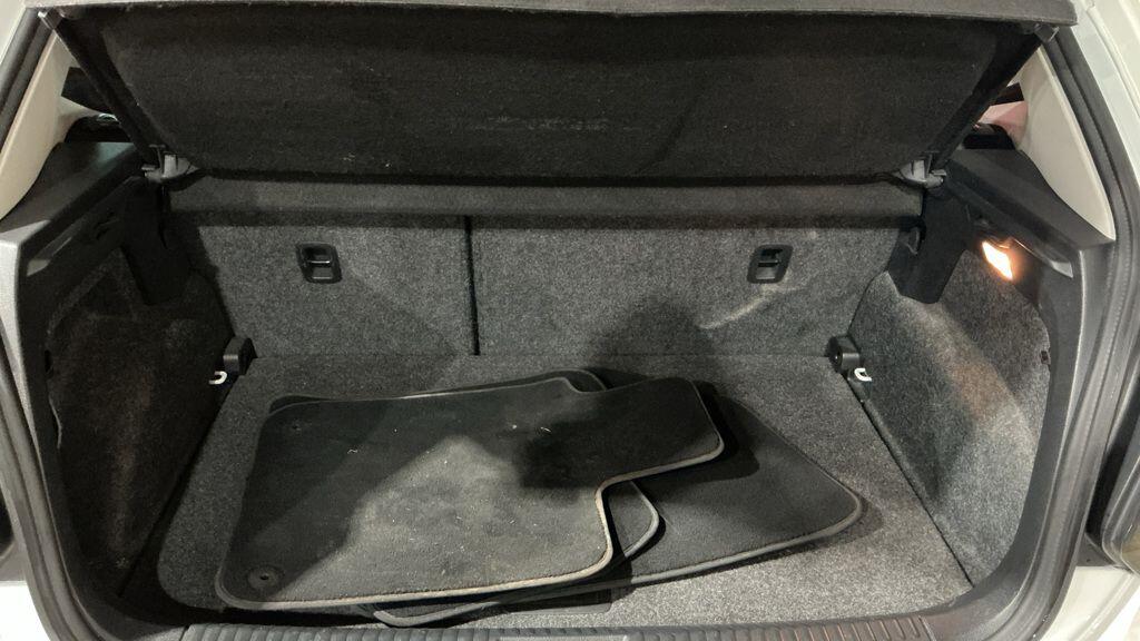 Used Volkswagen Polo 2016 for sale - 76671309: Photo 9