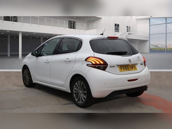 Used Peugeot 208 2017 for sale - 77386304: Photo