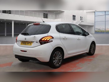 Used Peugeot 208 2017 for sale - 77386304: Photo