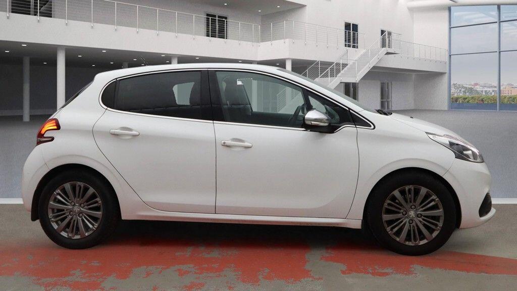 Used Peugeot 208 2017 for sale - 77386304: Photo 6