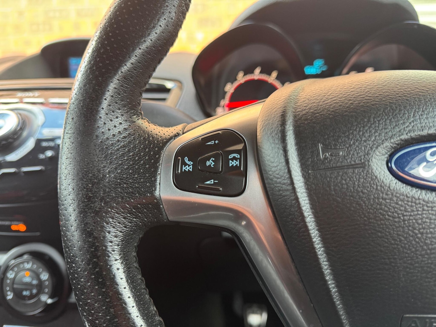 Used Ford Fiesta 2015 for sale - 77839227: Photo 42