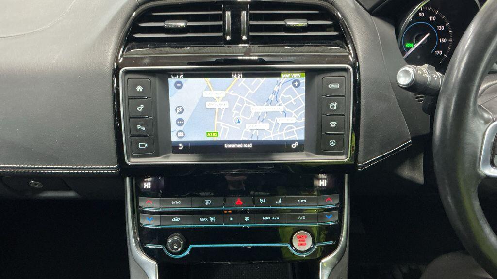 Used Jaguar XE 2016 for sale - 76801888: Photo 9