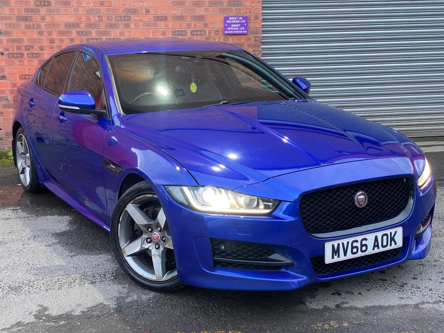 Used Jaguar XE 2016 for sale - 76398304: Photo 1