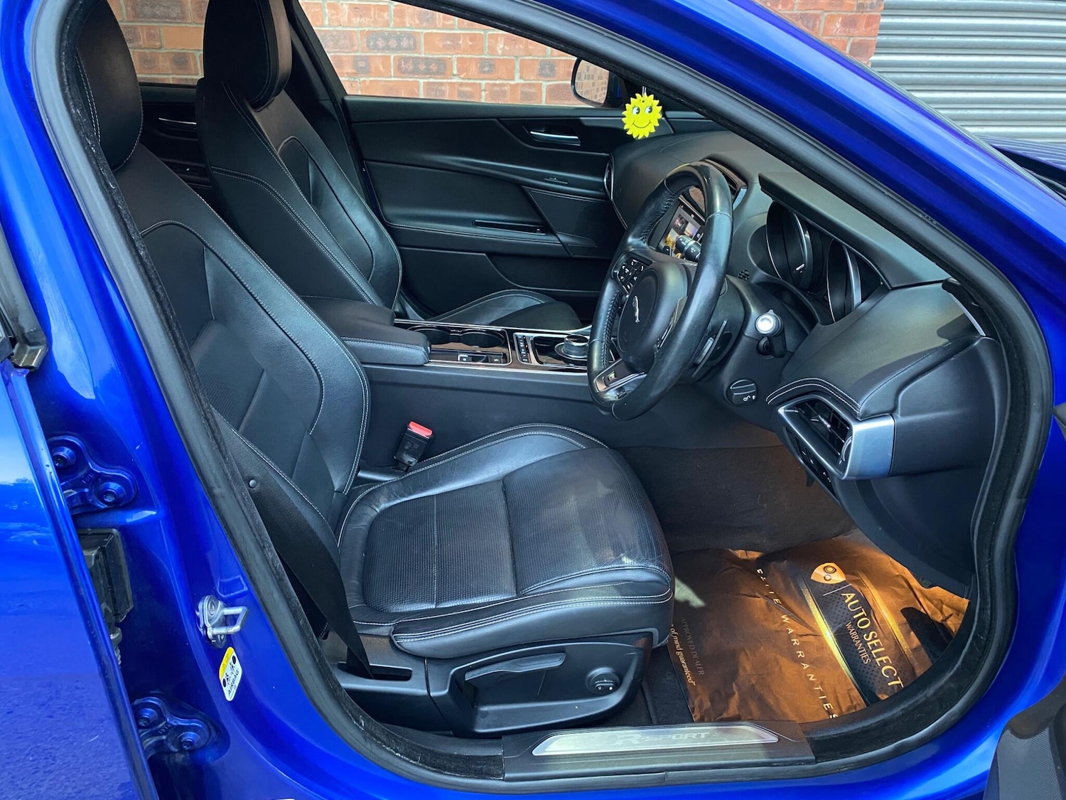 Used Jaguar XE 2016 for sale - 76398304: Photo 12