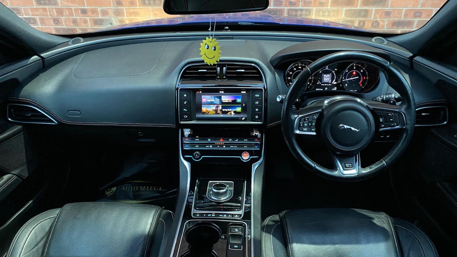 Used Jaguar XE 2016 for sale - 76398304: Photo 16