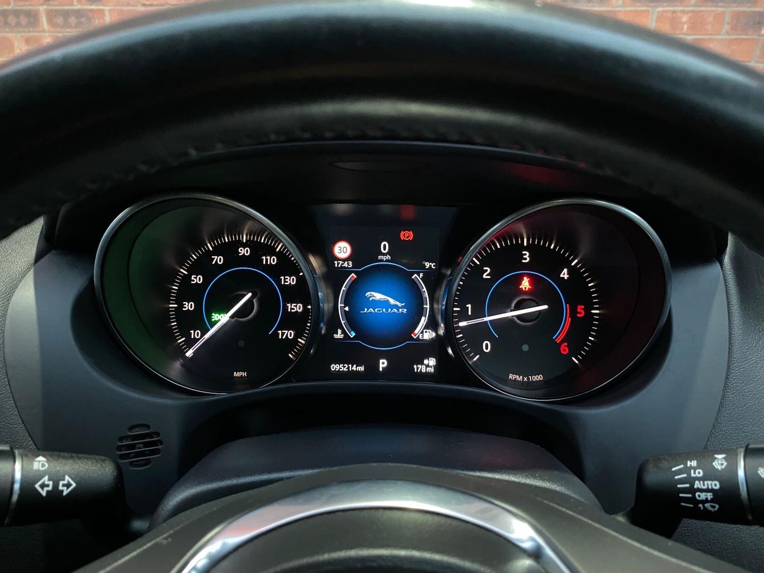 Used Jaguar XE 2016 for sale - 76398304: Photo 18