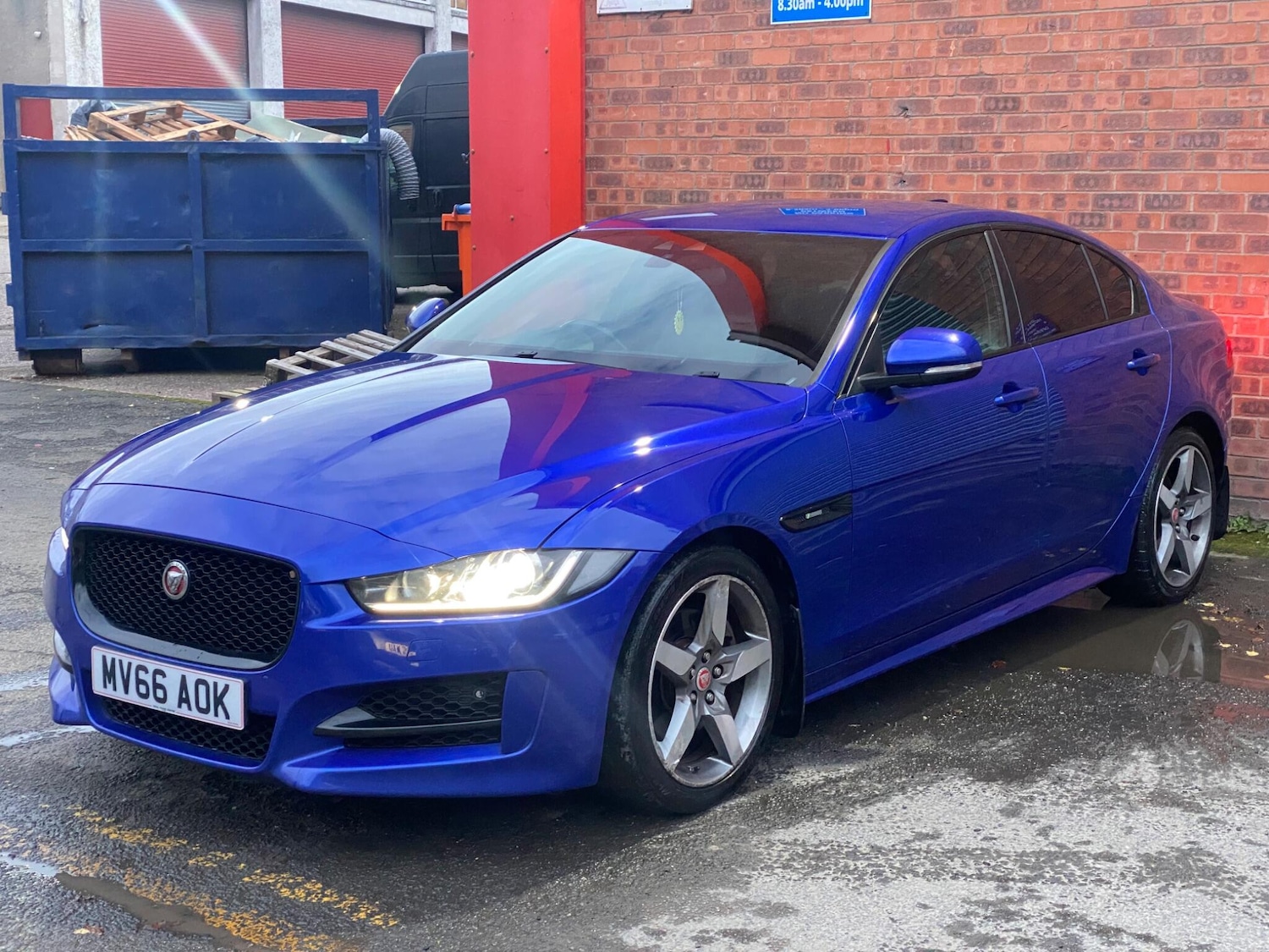 Used Jaguar XE 2016 for sale - 76398304: Photo 2