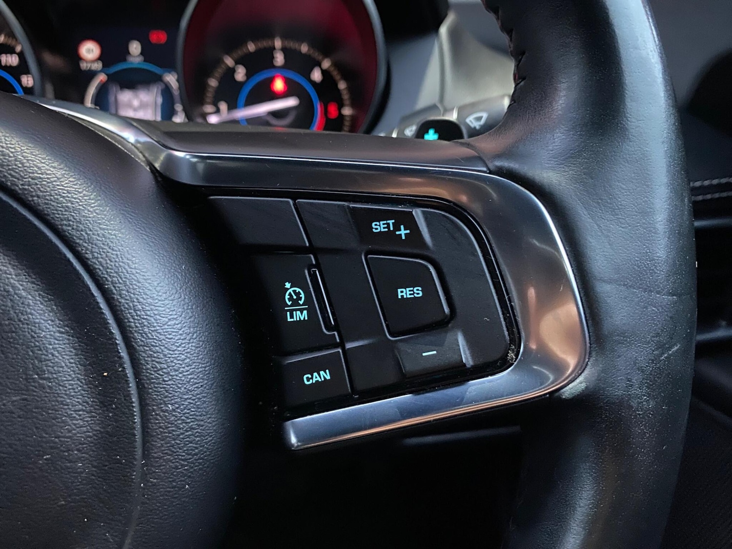 Used Jaguar XE 2016 for sale - 76398304: Photo 21