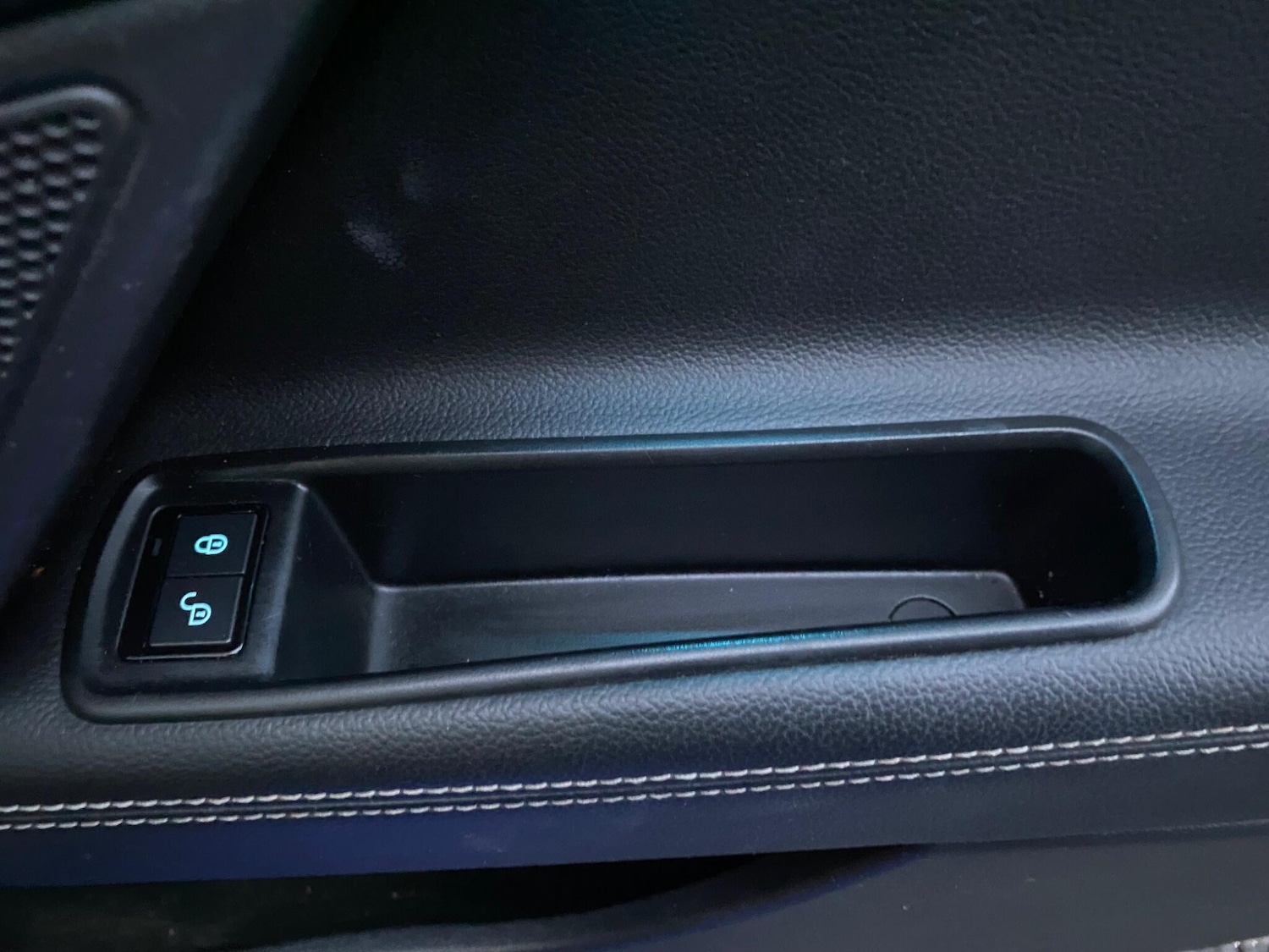 Used Jaguar XE 2016 for sale - 76398304: Photo 26