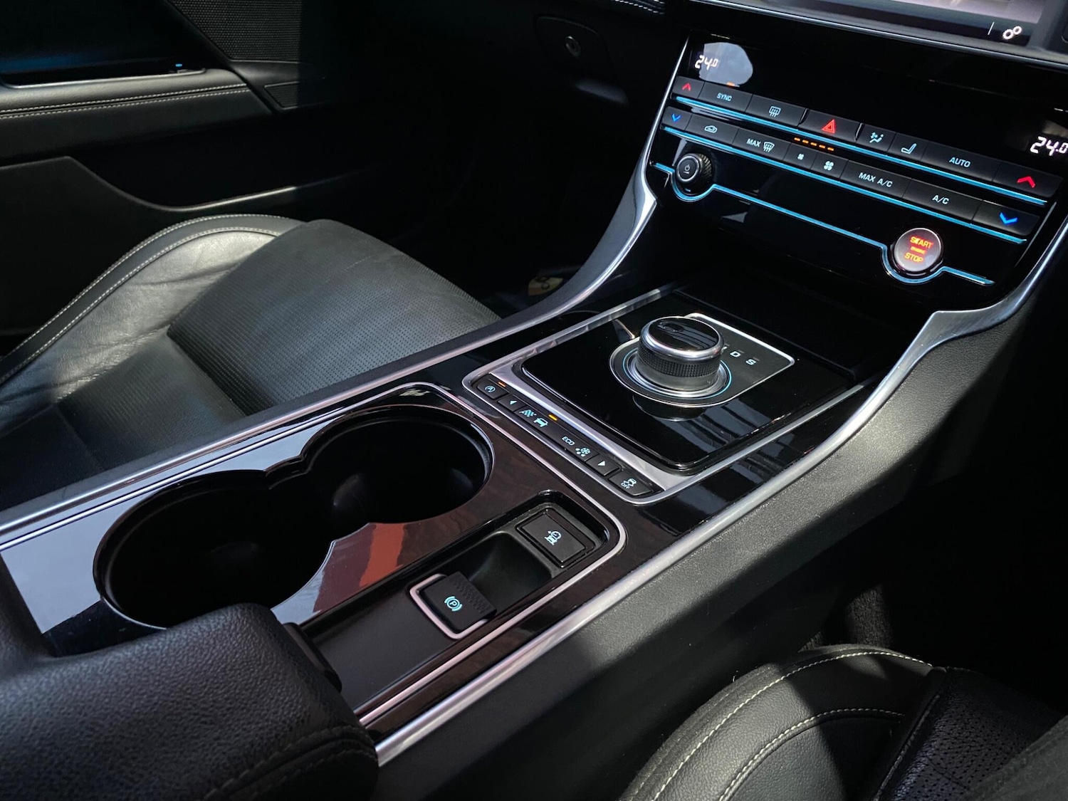 Used Jaguar XE 2016 for sale - 76398304: Photo 28