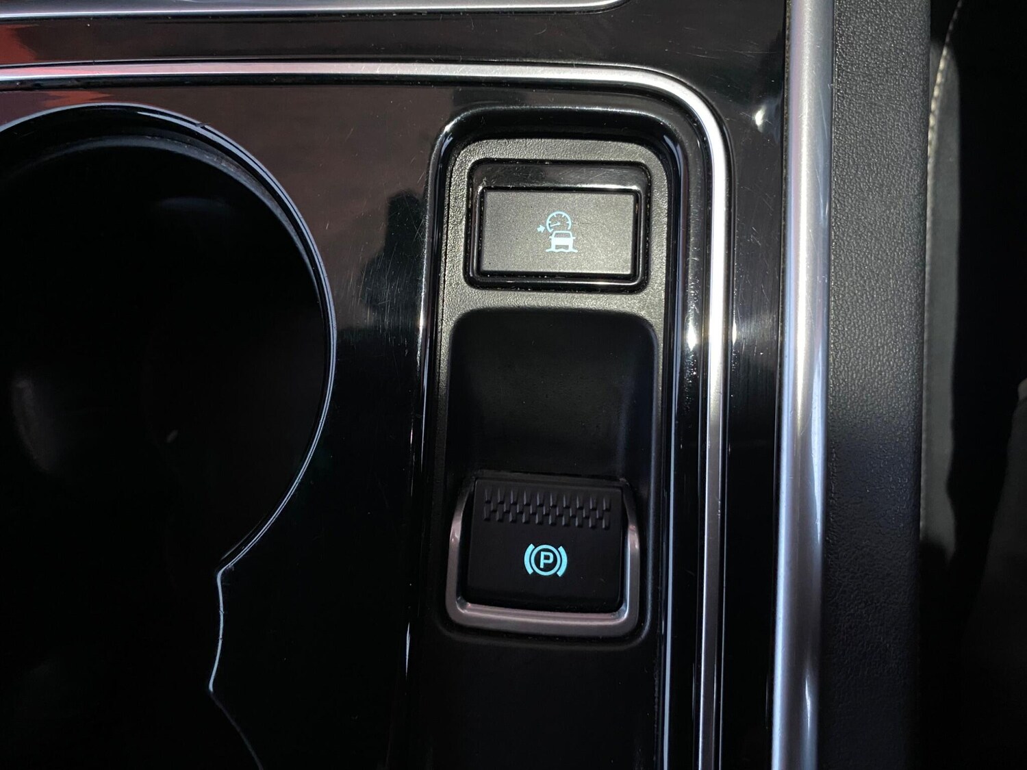 Used Jaguar XE 2016 for sale - 76398304: Photo 32