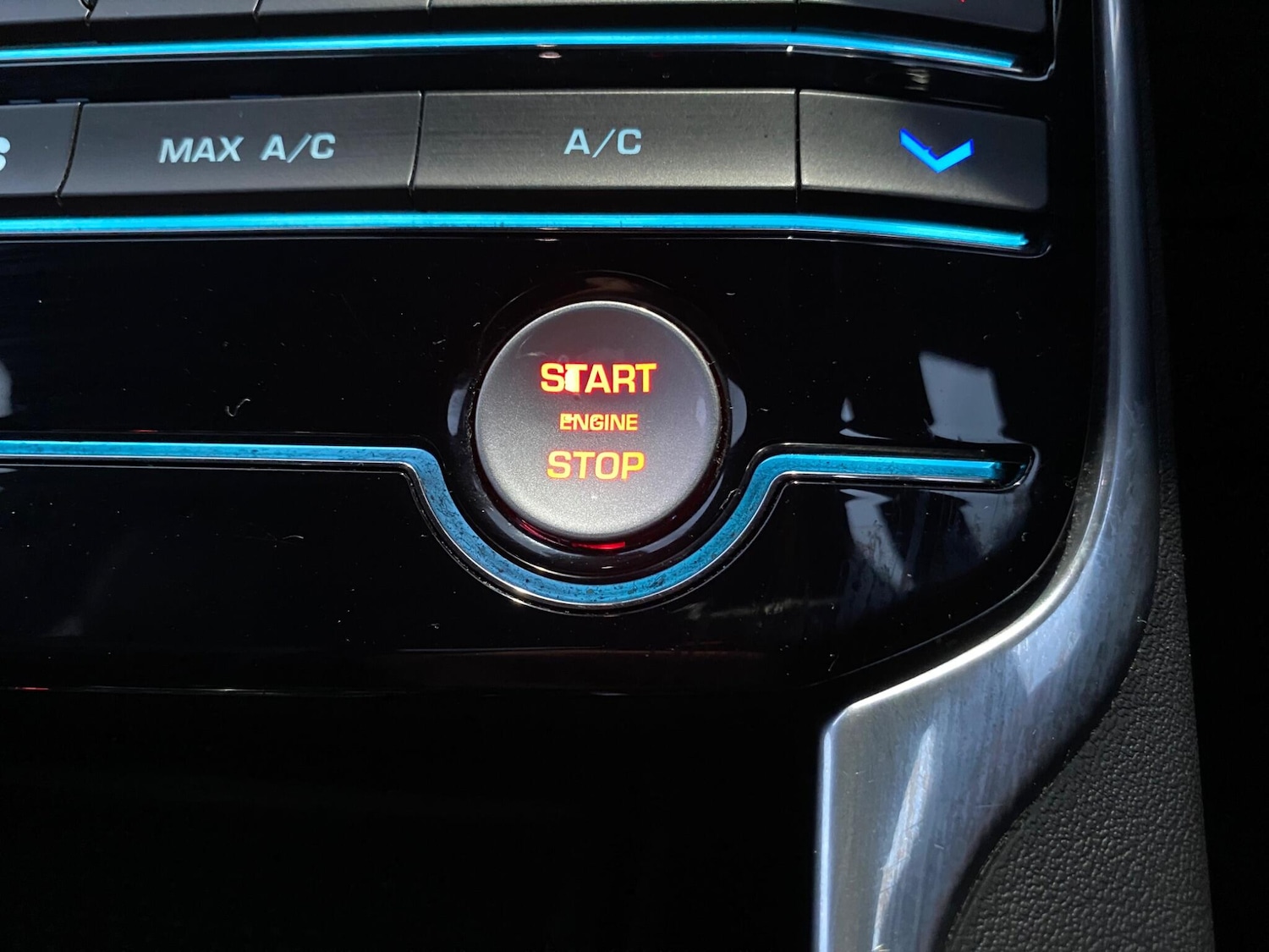 Used Jaguar XE 2016 for sale - 76398304: Photo 34