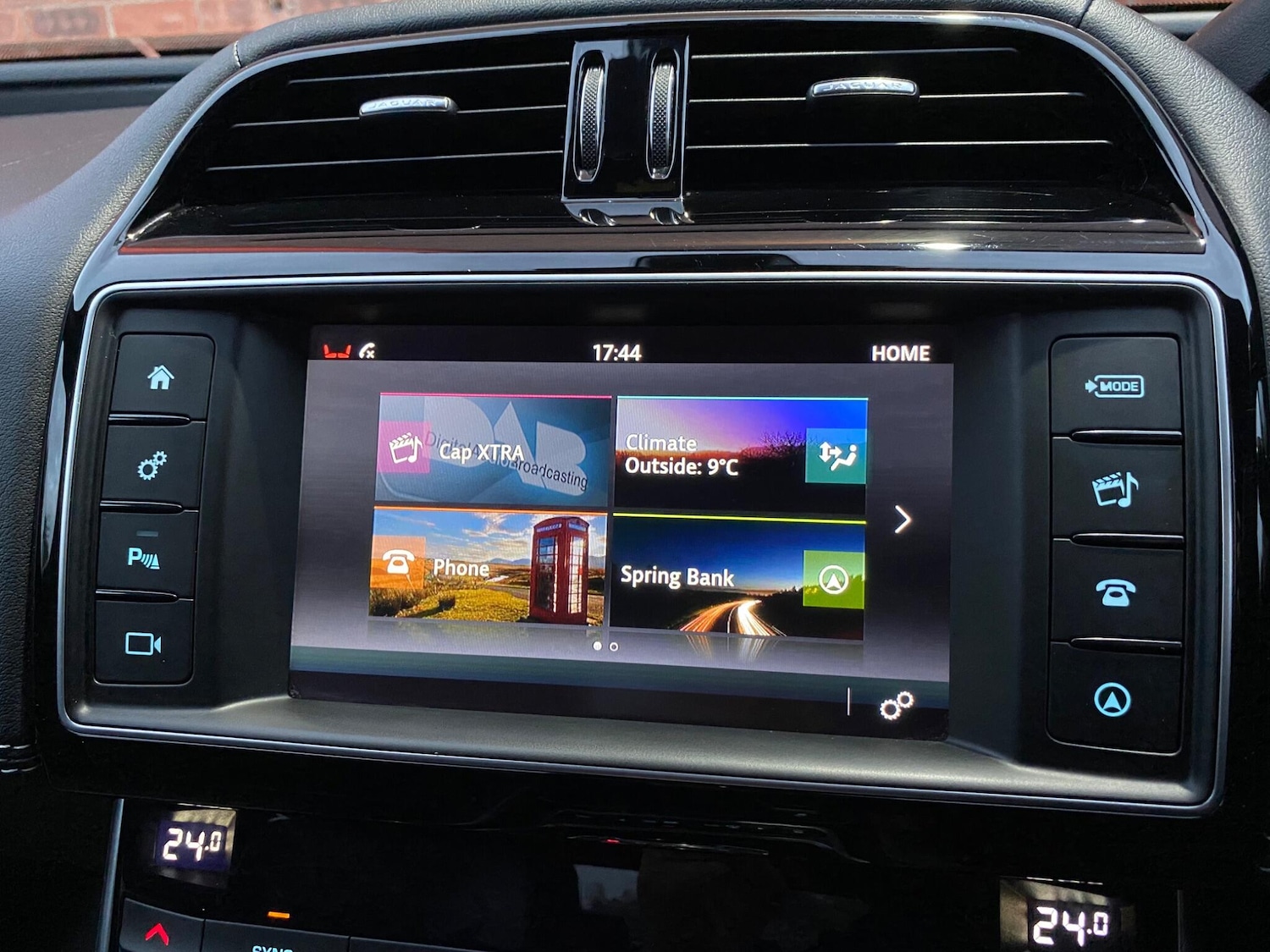 Used Jaguar XE 2016 for sale - 76398304: Photo 36