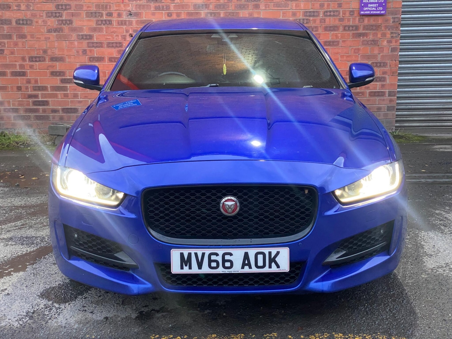 Used Jaguar XE 2016 for sale - 76398304: Photo 4