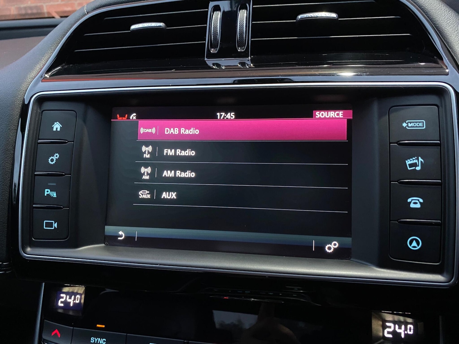 Used Jaguar XE 2016 for sale - 76398304: Photo 40