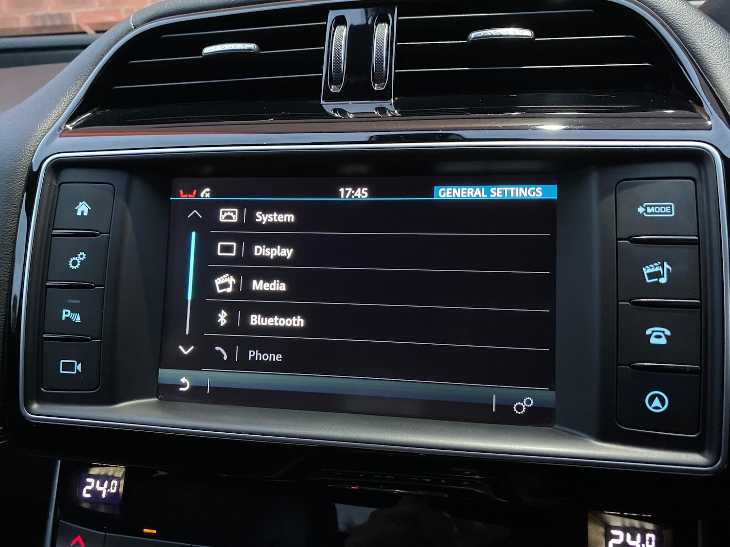 Used Jaguar XE 2016 for sale - 76398304: Photo 47