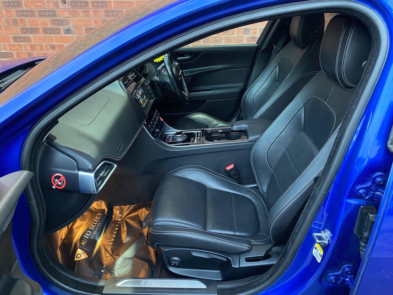 Used Jaguar XE 2016 for sale - 76398304: Photo 56