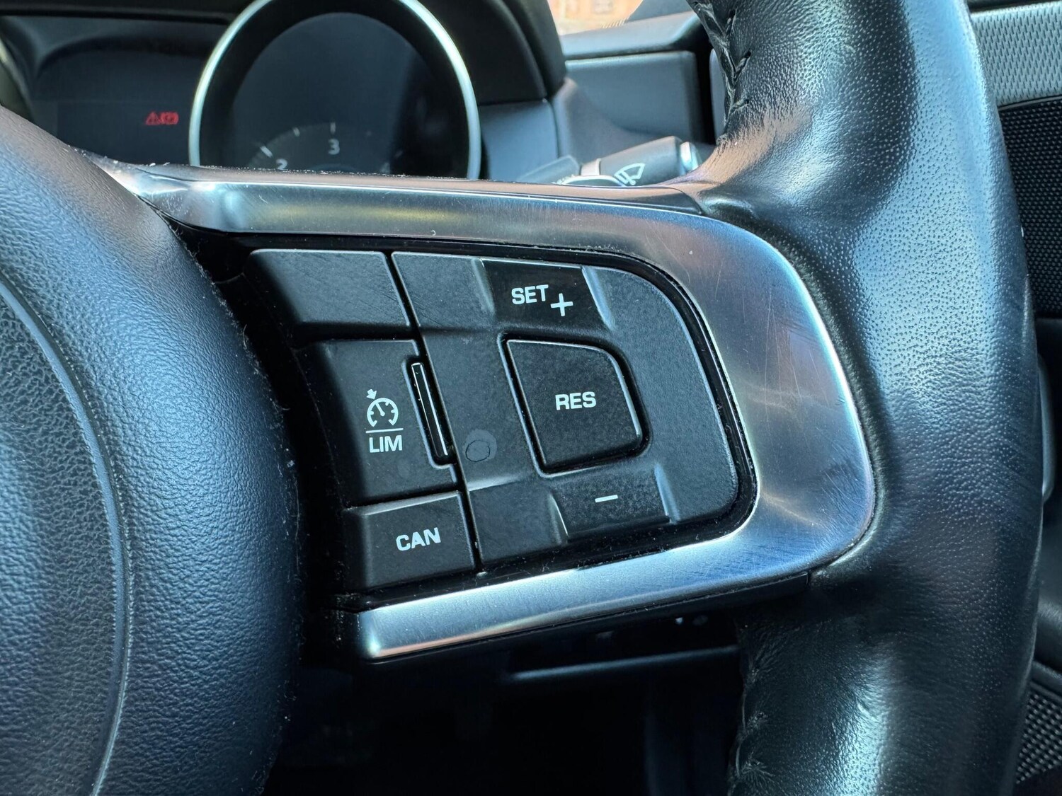 Used Jaguar XE 2018 for sale - 78157259: Photo 40