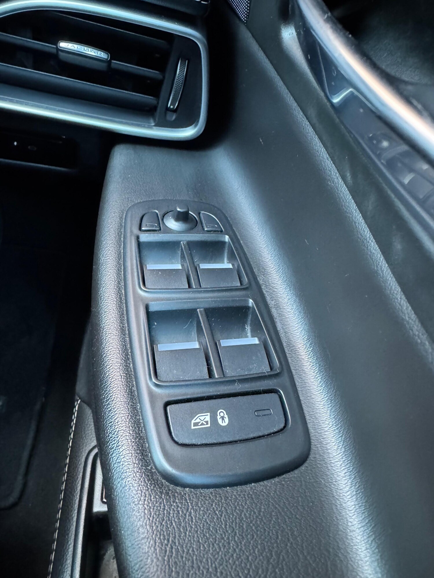 Used Jaguar XE 2018 for sale - 78157259: Photo 45