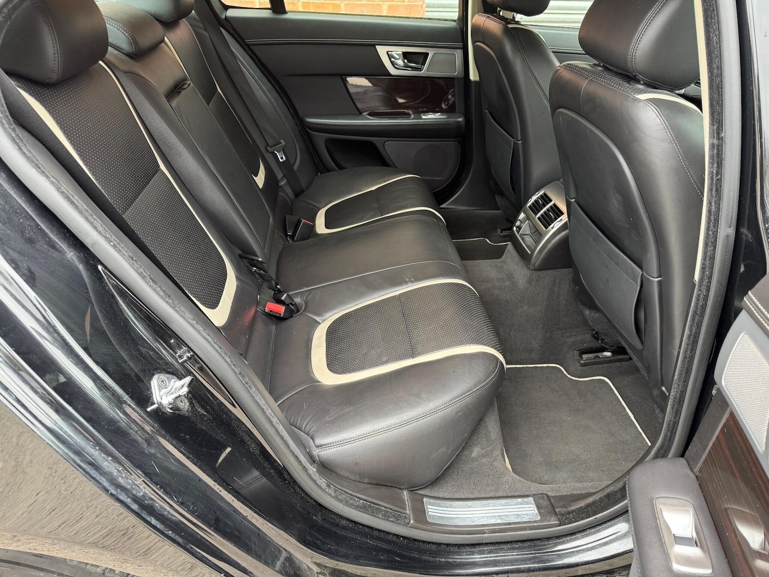 Used Jaguar XF 2015 for sale - 77978150: Photo 16