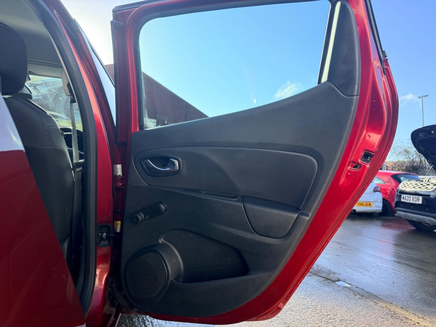 Used Renault Clio for sale - 77441333: Photo 27