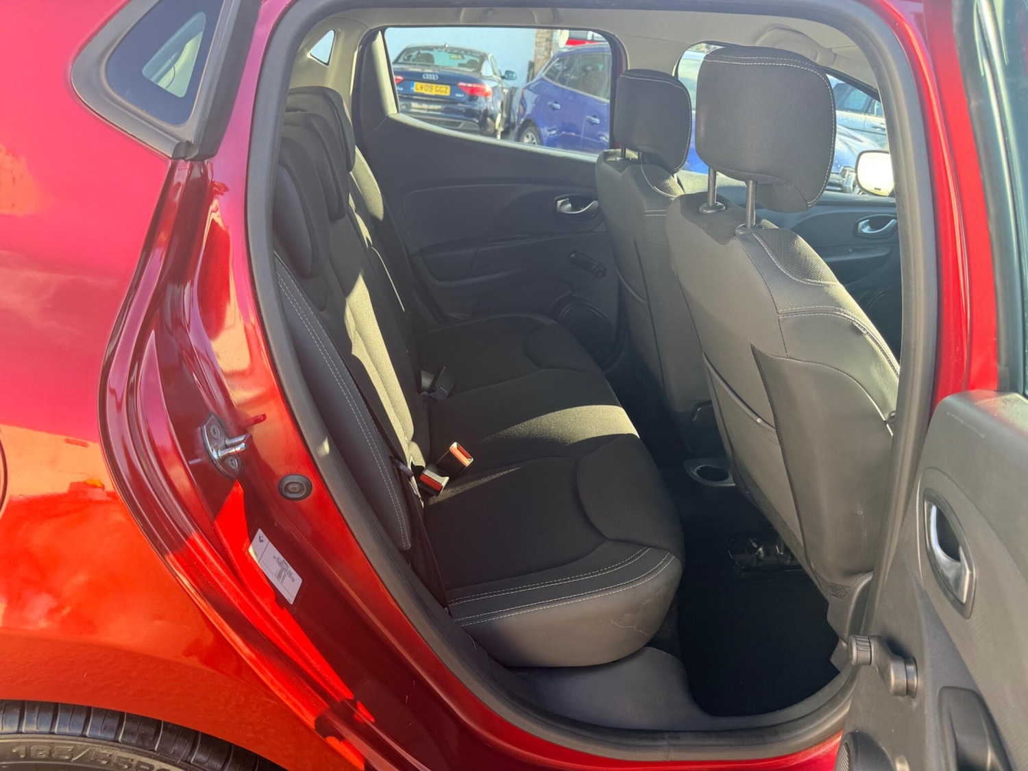 Used Renault Clio for sale - 77441333: Photo 28