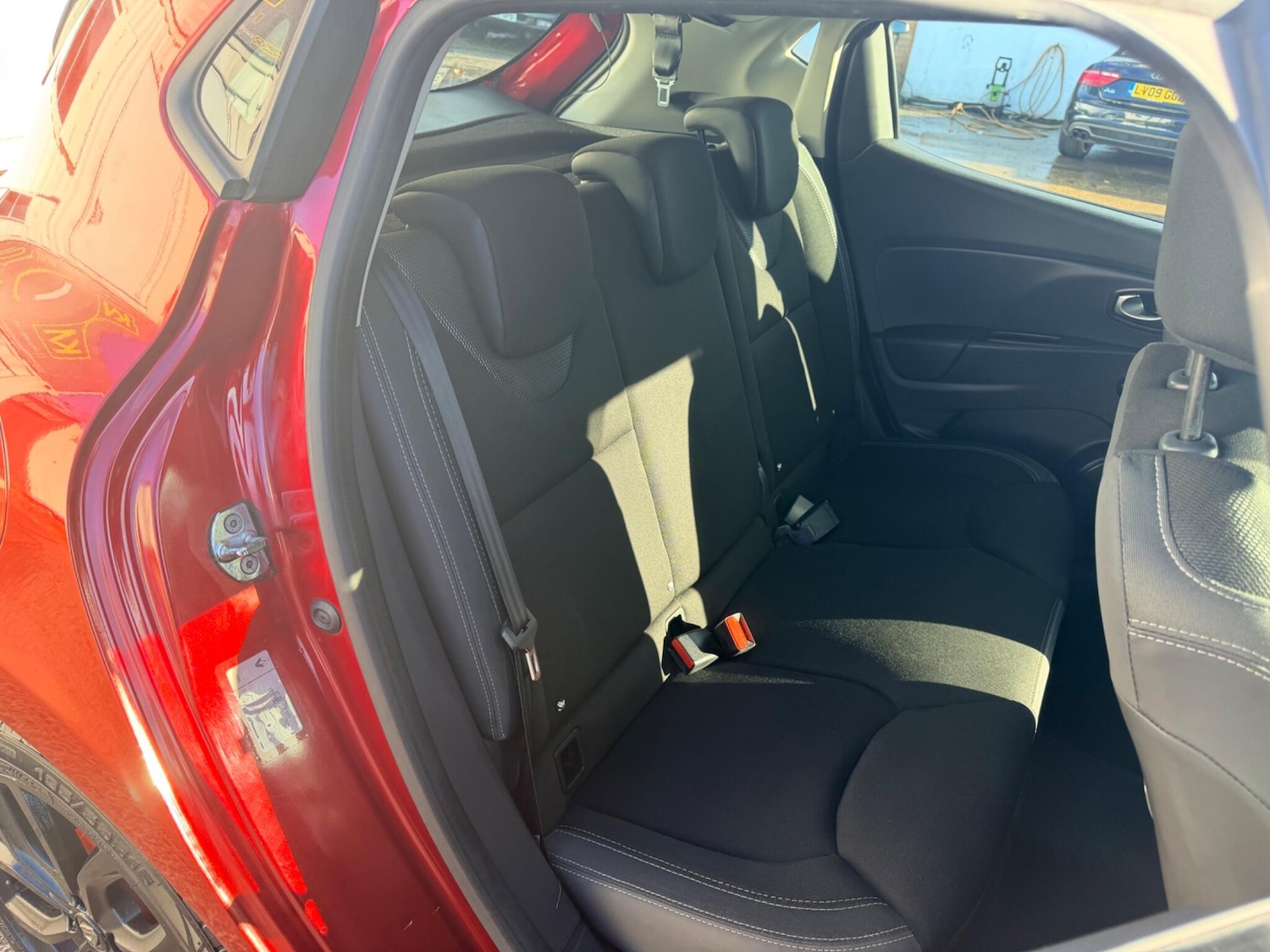 Used Renault Clio for sale - 77441333: Photo 29