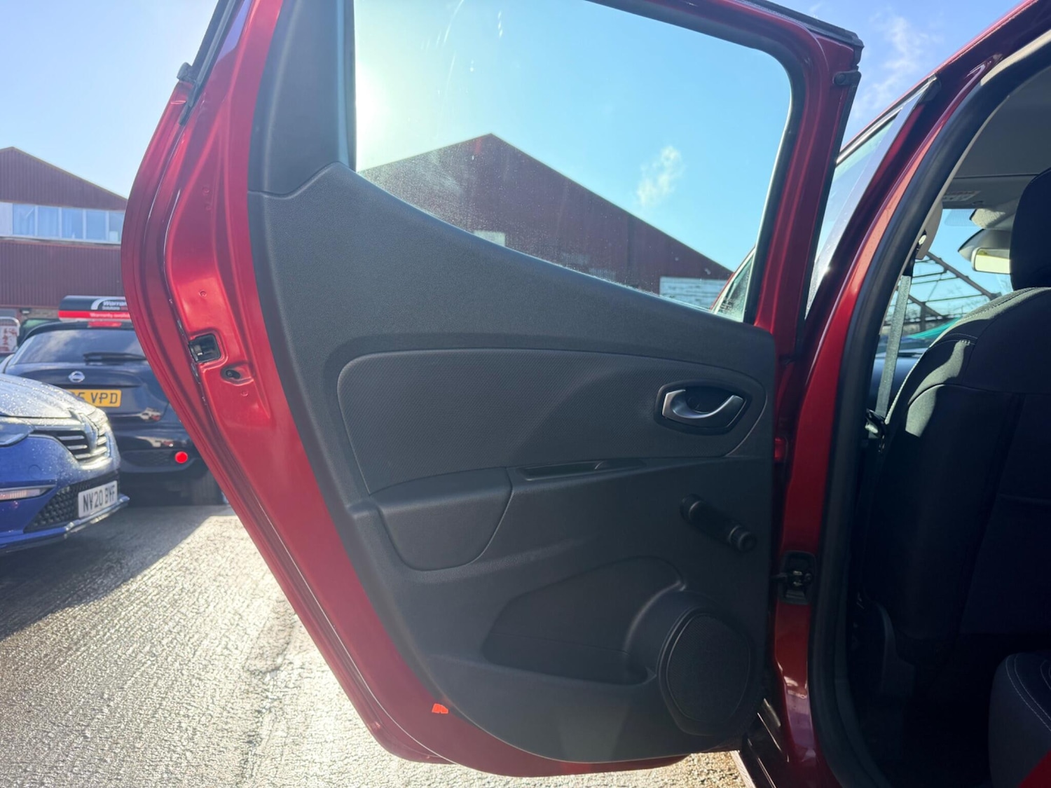 Used Renault Clio for sale - 77441333: Photo 31