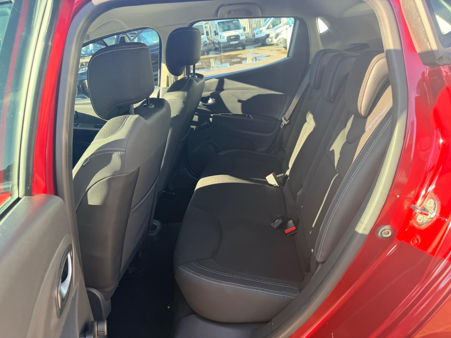 Used Renault Clio for sale - 77441333: Photo 32